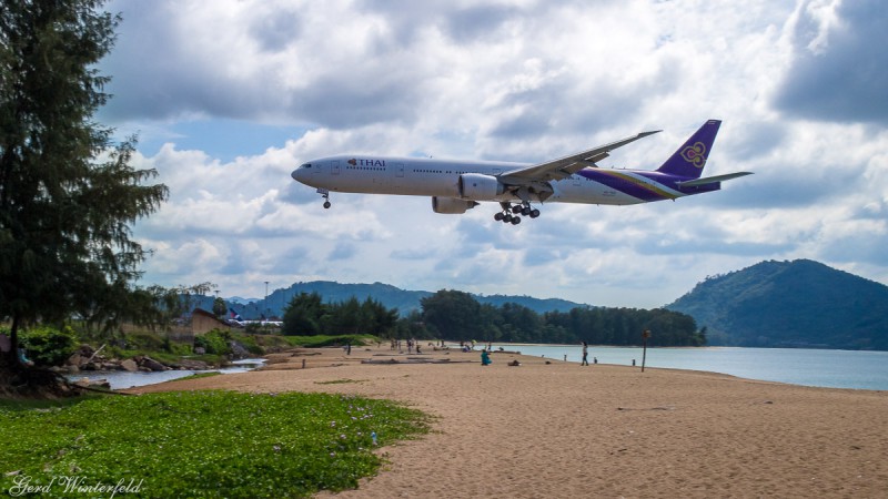 Thei Boeing 777 aproach Phuket Airport